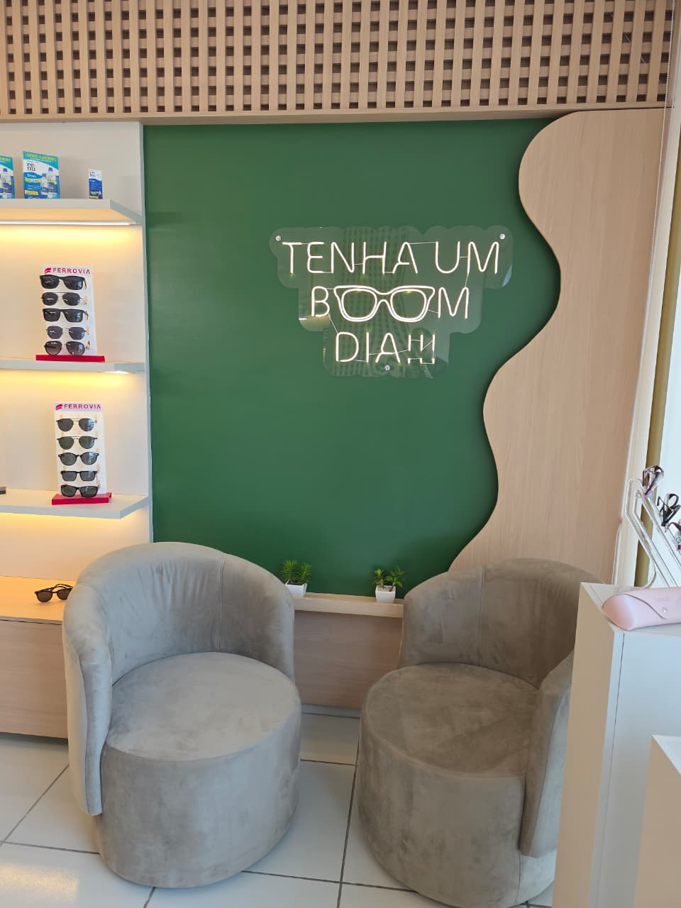 Sala de espera da Óptica Nossa Senhora Aparecida em Lavras da Mangabeira CE